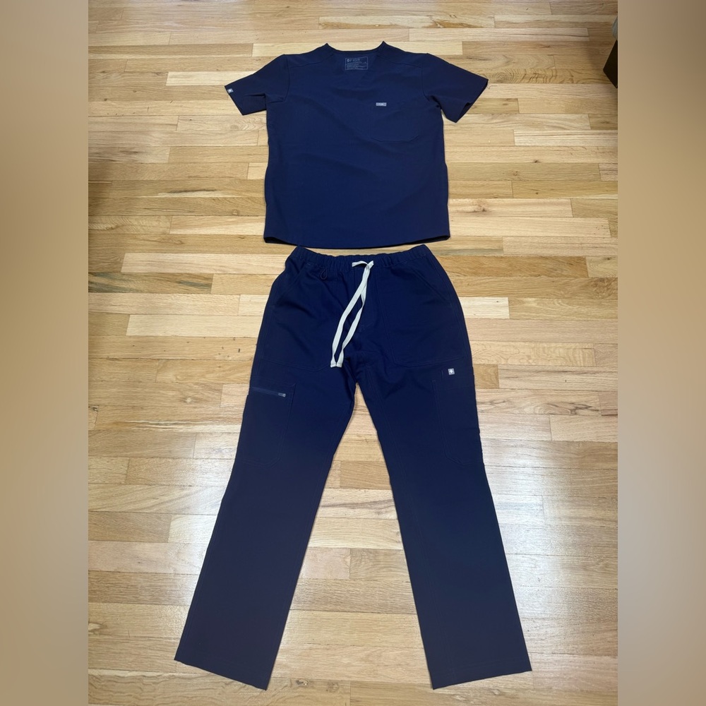 Men's Scrub Set XS - Chisec Scrub Top, Cairo Scrub Pants Short